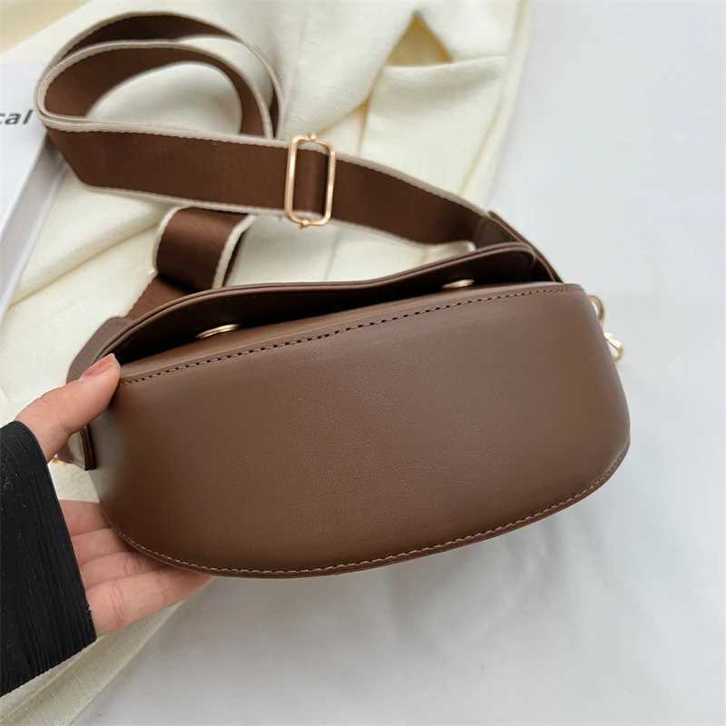 Womens Mini Leather Saddle Arm Bag Summer Chain Shoulder Cross Bag Womens Retro Underwear Handbag M241014