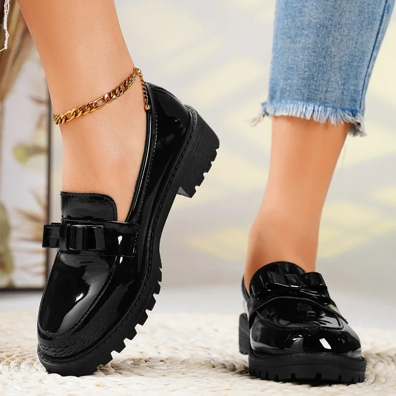 Spring Womens Simple Solid Color PU Waterproof Slippers Outdoor Casual Smooth Sports Shoes 241014