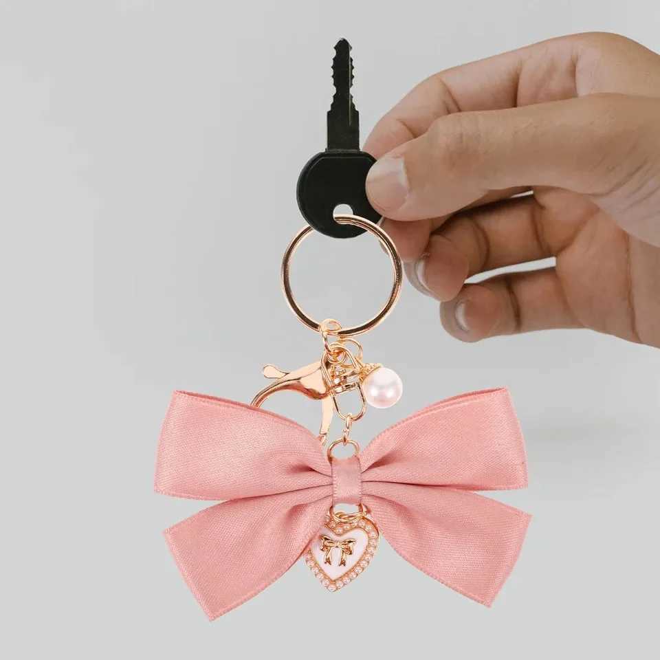 Sweet ribbon bow heart-shaped charm keychain bow with metal tag pendant key bag decoration car tricycle accessories gifts Y241014