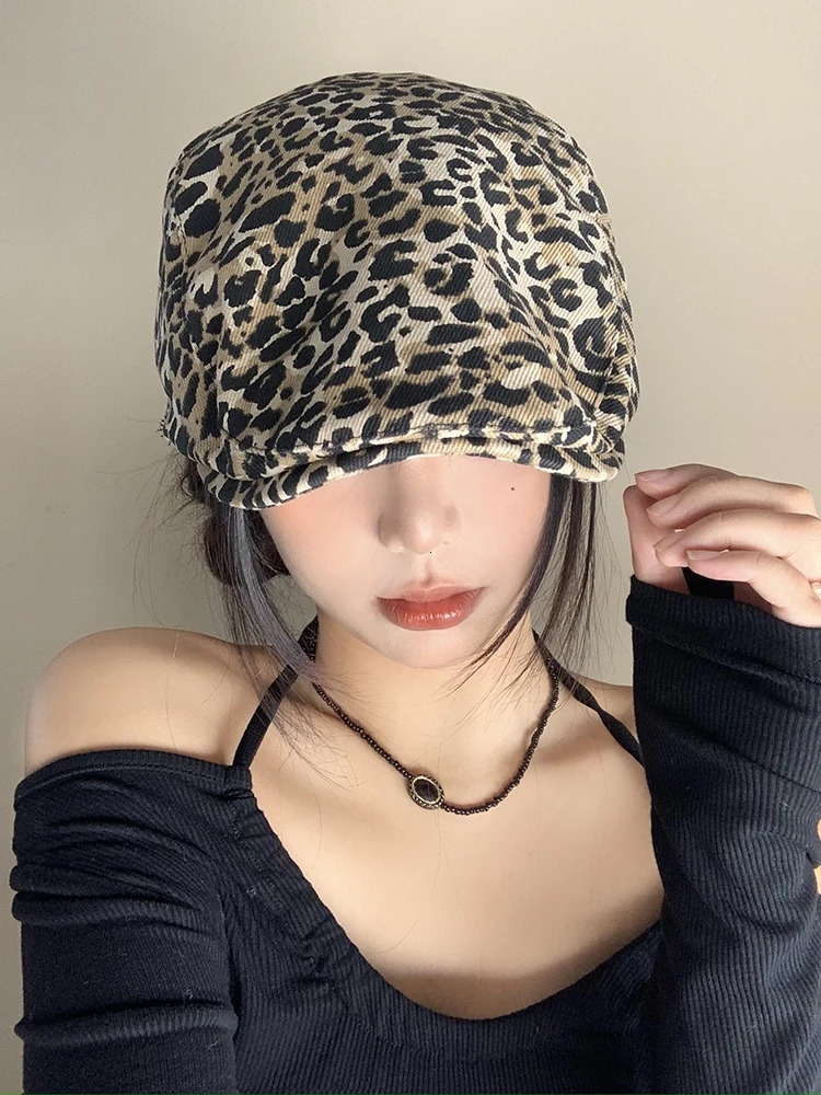 Spring womens retro leopard print forward cap summer niche show face small hundred with beret subculture duck tongue hat 241009