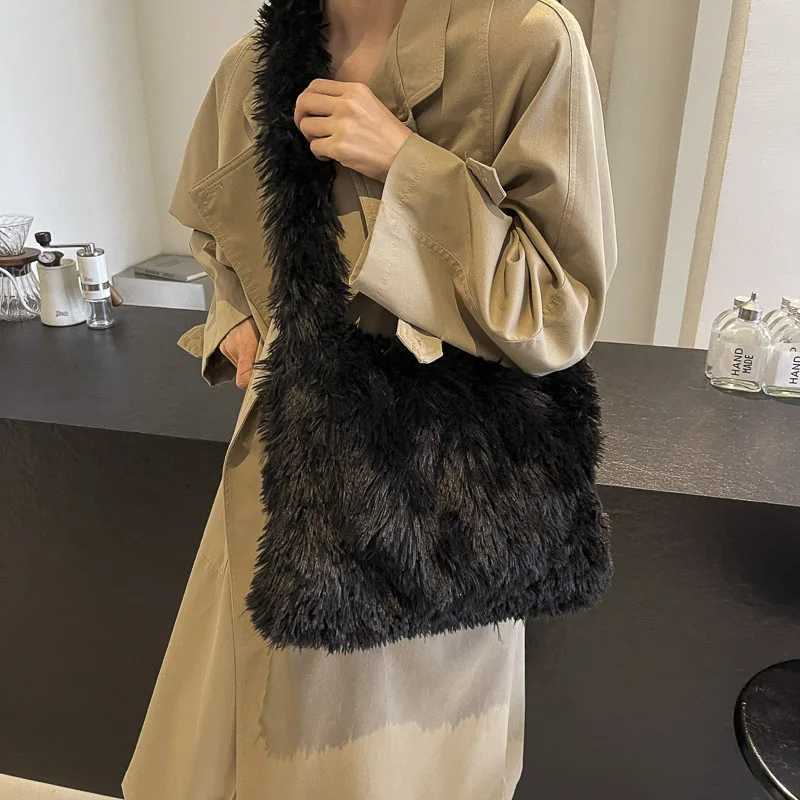 Ladies Plush Crossbody Bag Fluffy Winter Handbag Solid Color Messenger Tote Purse Work Shopping 241014
