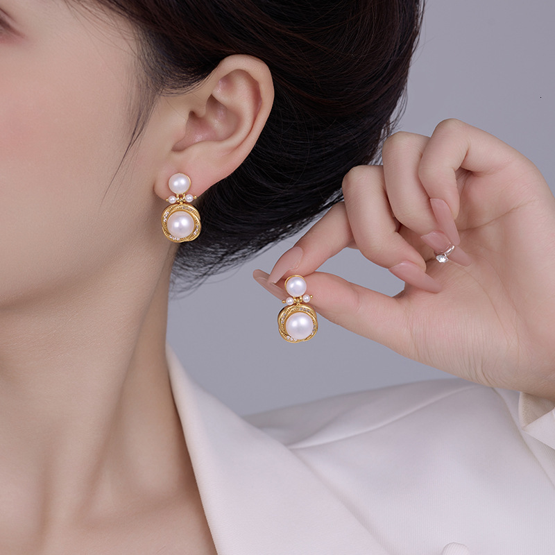 natural freshwater pearl brass gold-plated, light , niche earrings, sier needles