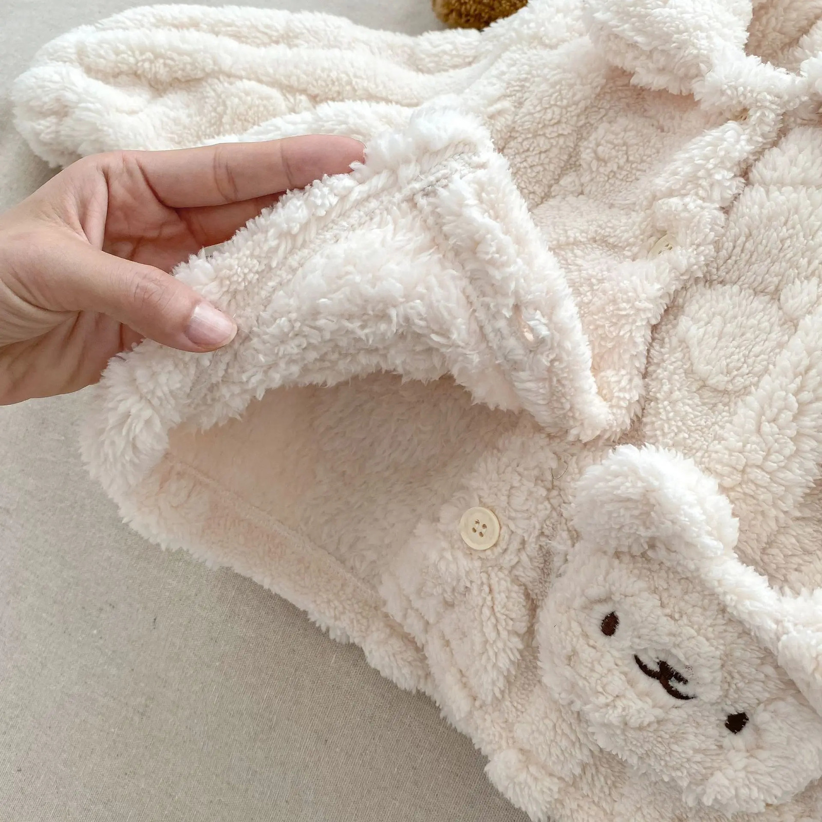 03Yrs Winter Baby Warm Clothes Set Kids Cute Cartoon Thick Plush Cardigan Pants Girls Pajamas 2pcs Suit Infant Outfits 241011