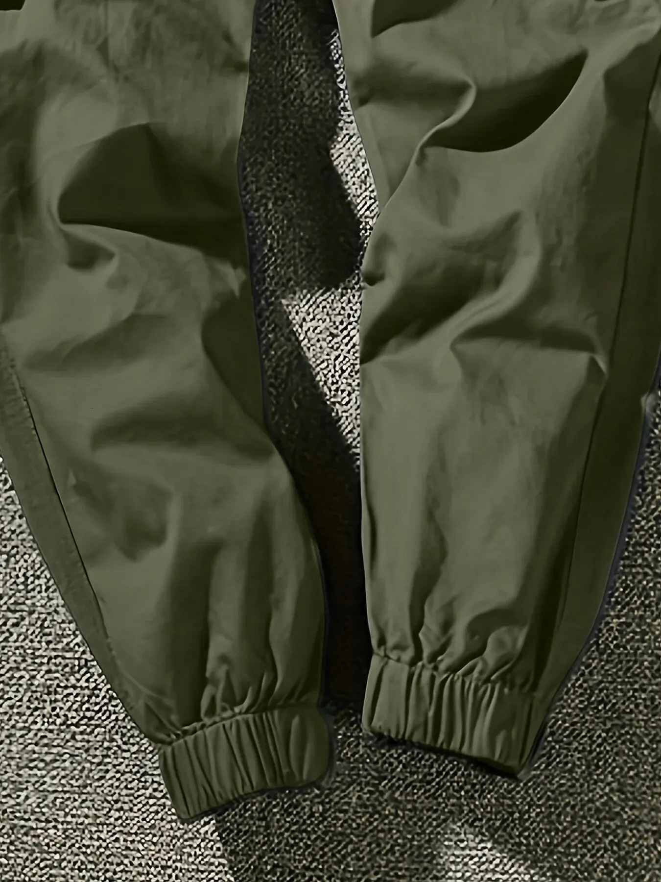 Fashionable solid cargo pants mens solid multi flap pocket pants loose casual outdoor pants mens work pants 241011