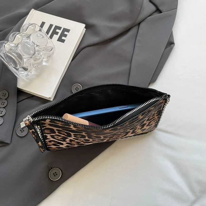 New Leopard Crossbody Bags for Women Fashion Chain Mobile Wallet Travel Vacation Shoulder Messenger Bag Womens Main Bag M241014