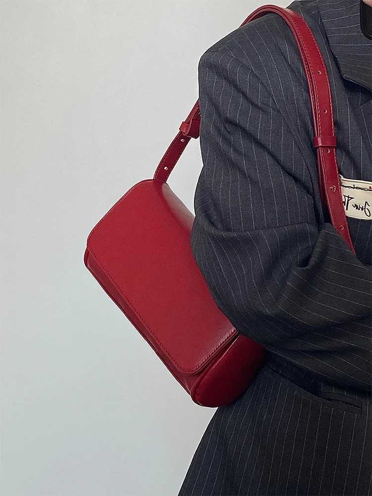 New Korean Womens Cross Body Bag Red Retro Pu Leather Flip Cover Womens Underwear Bag Fashionable Simple Womens Handbag M241014