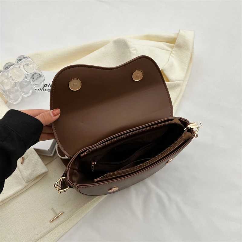 Womens Mini Leather Saddle Arm Bag Summer Chain Shoulder Cross Bag Womens Retro Underwear Handbag M241014