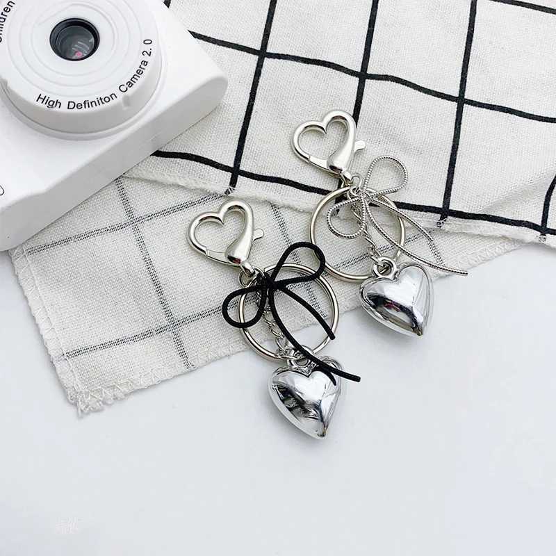 Y2K silver metal keychain simple bow heart-shaped keychain car key holder backpack hanging bag decoration Y241014