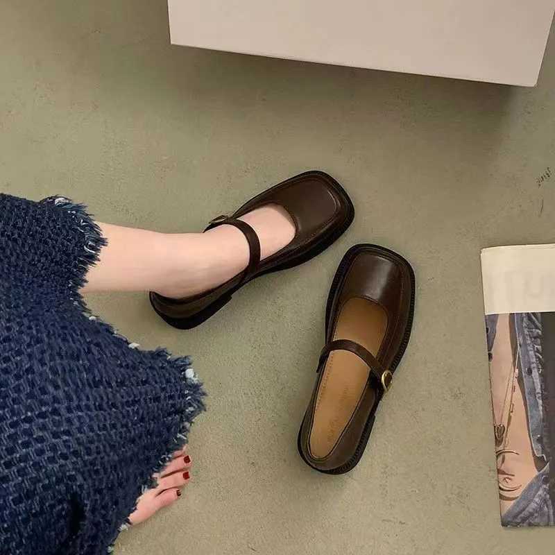 2023 Women Vintage Square Toe Patent Leather Shoes Ankle Strap Low Heel Mary Jane Shoes Woman Dark Brown Shallow PumpsLX241014