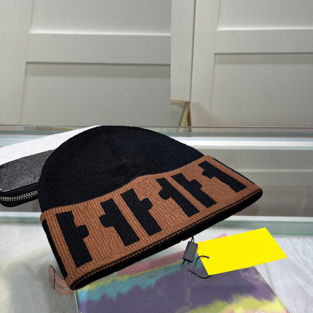 Designer knit cap men and women with the same classic double letter design double patchwork color cotton cap winter warm beanie fashion trend couple brimless cap