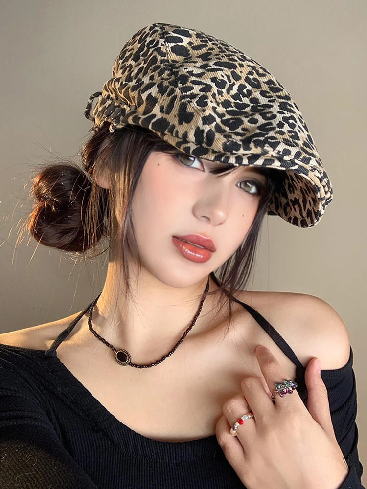 Spring womens retro leopard print forward cap summer niche show face small hundred with beret subculture duck tongue hat 241009