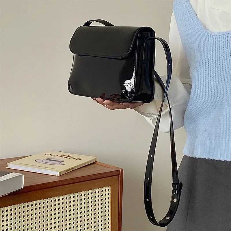 Luxury flip side bag retro patent leather shoulder bag womens solid color bottom bag red side bag womens handbag M241014