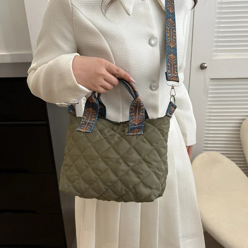 Women Wide Shoulder Belt Handbag FallWinter Rhombus Space Cotton Bag Large Capacity AllMatch Shopping Tote 241011