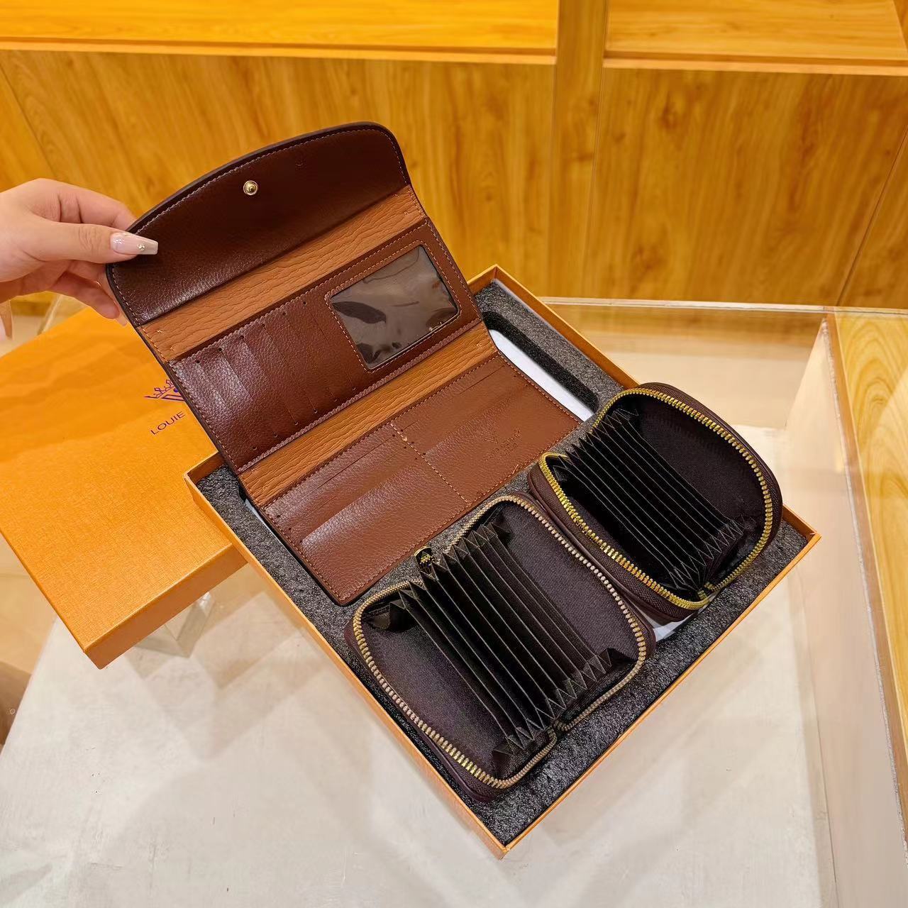 2025 New Designer Wallet Counter Quality High Beauty Light Luxury Self Use Gifts Fashion Portable wallet Women s Card Bag Wallet Handbag