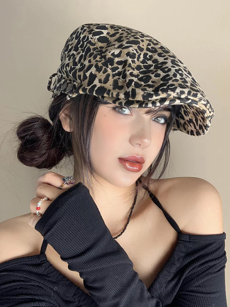 Spring womens retro leopard print forward cap summer niche show face small hundred with beret subculture duck tongue hat 241009