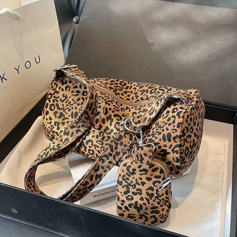 Hot selling fashion lightweight leopard print canvas womens cross body bag new Communicating Versatile Underarm bag M241014