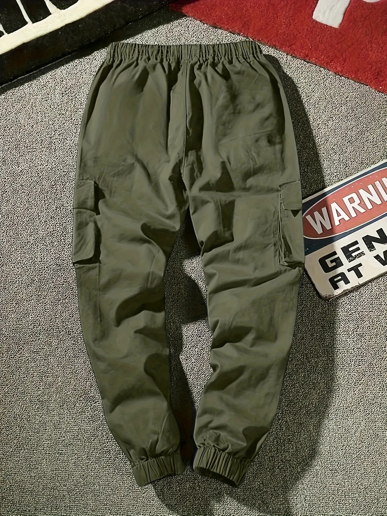 Fashionable solid cargo pants mens solid multi flap pocket pants loose casual outdoor pants mens work pants 241011