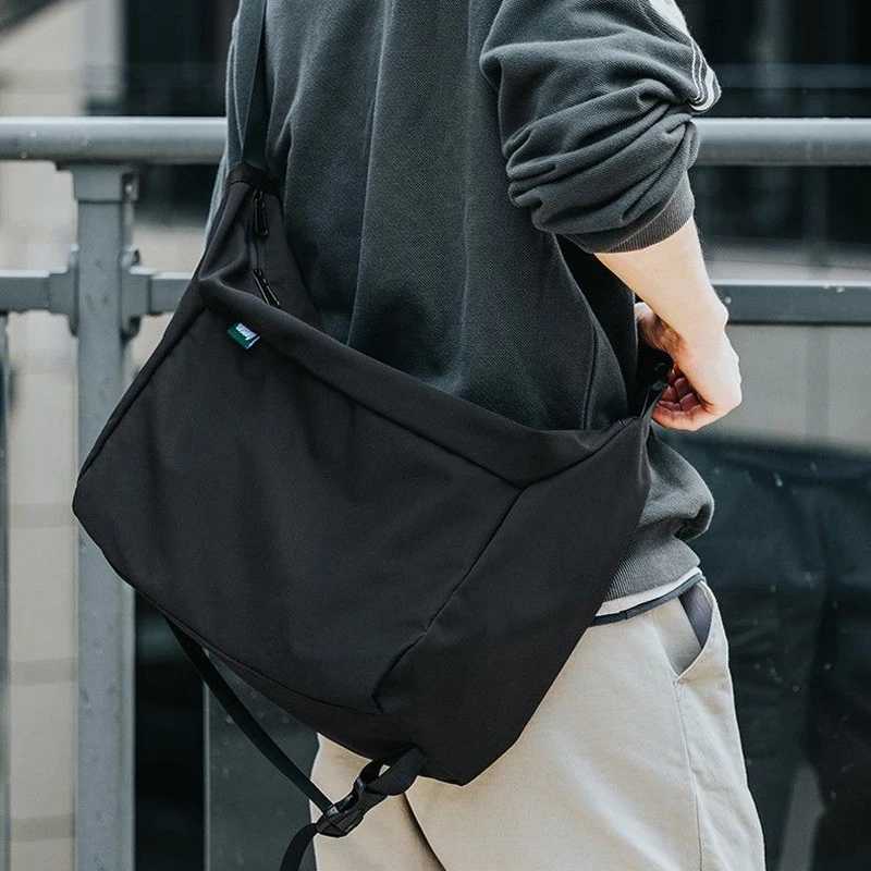 Da Xin Shi Bao Mens Shoulder Bag Fashion Large Capacity Fashion Trend Bag Black Cross Body Bag Womens Bag M241014