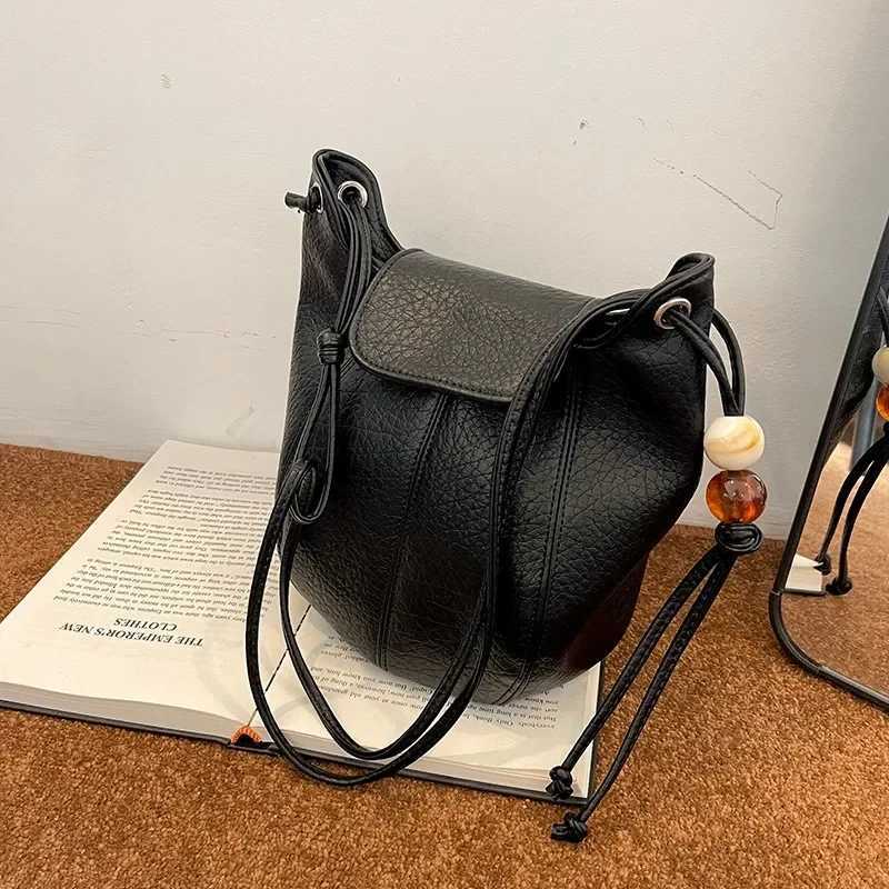 solid Pu sewing thread cross body bag hot selling new soft flip pocket indoor company womens handbag M241014