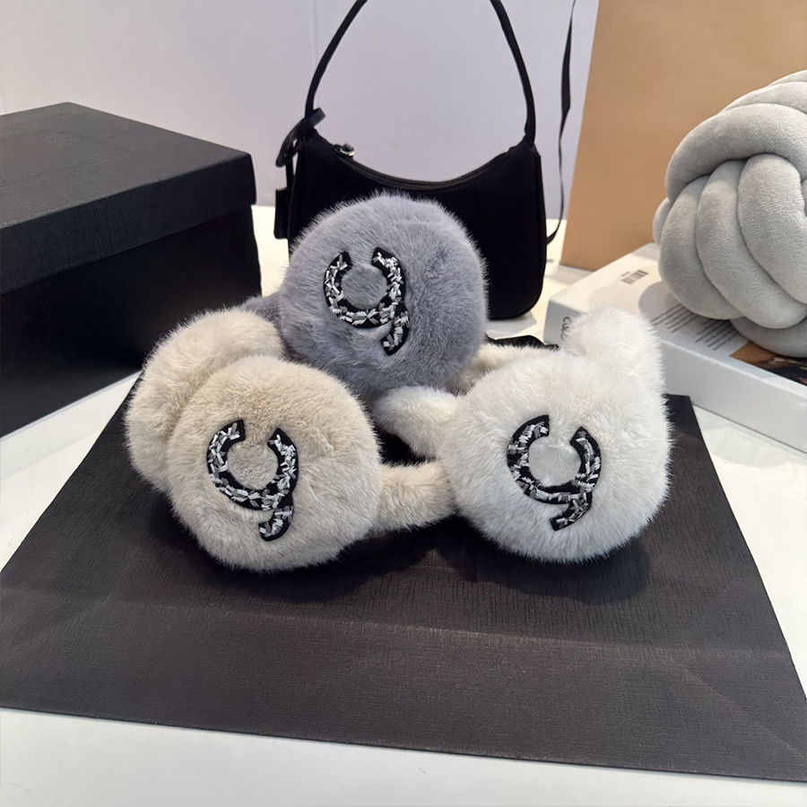 Designer Warm Male and Female Earplugs Winters Solid Color Plush Earplugs Winter Foldable Antifreeze Earplugs Available in Three Colors