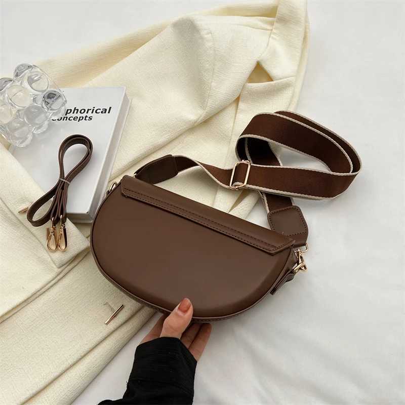 Womens Mini Leather Saddle Arm Bag Summer Chain Shoulder Cross Bag Womens Retro Underwear Handbag M241014