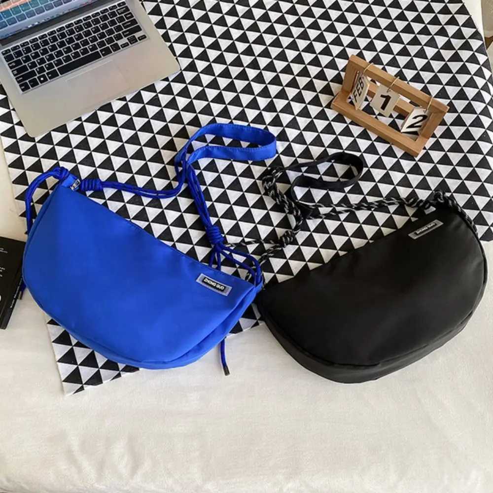 Half moon shaped nylon cross body bag solid color zipper garbage bag large capacity handbag sports messenger bag M241014