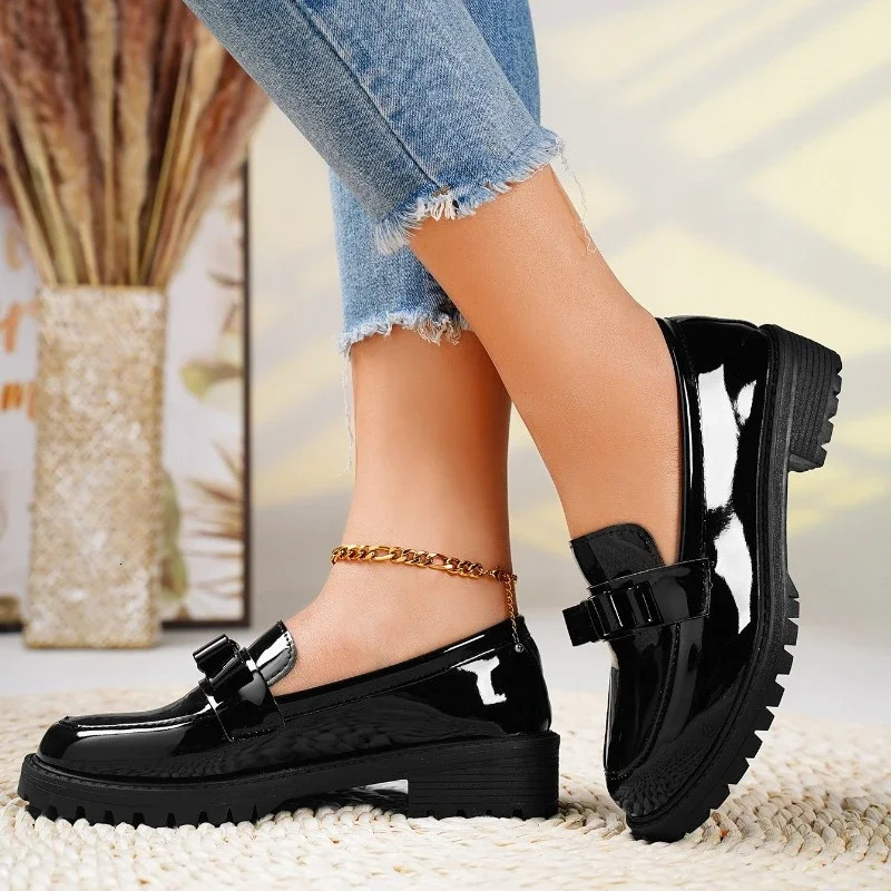 Spring Womens Simple Solid Color PU Waterproof Slippers Outdoor Casual Smooth Sports Shoes 241014