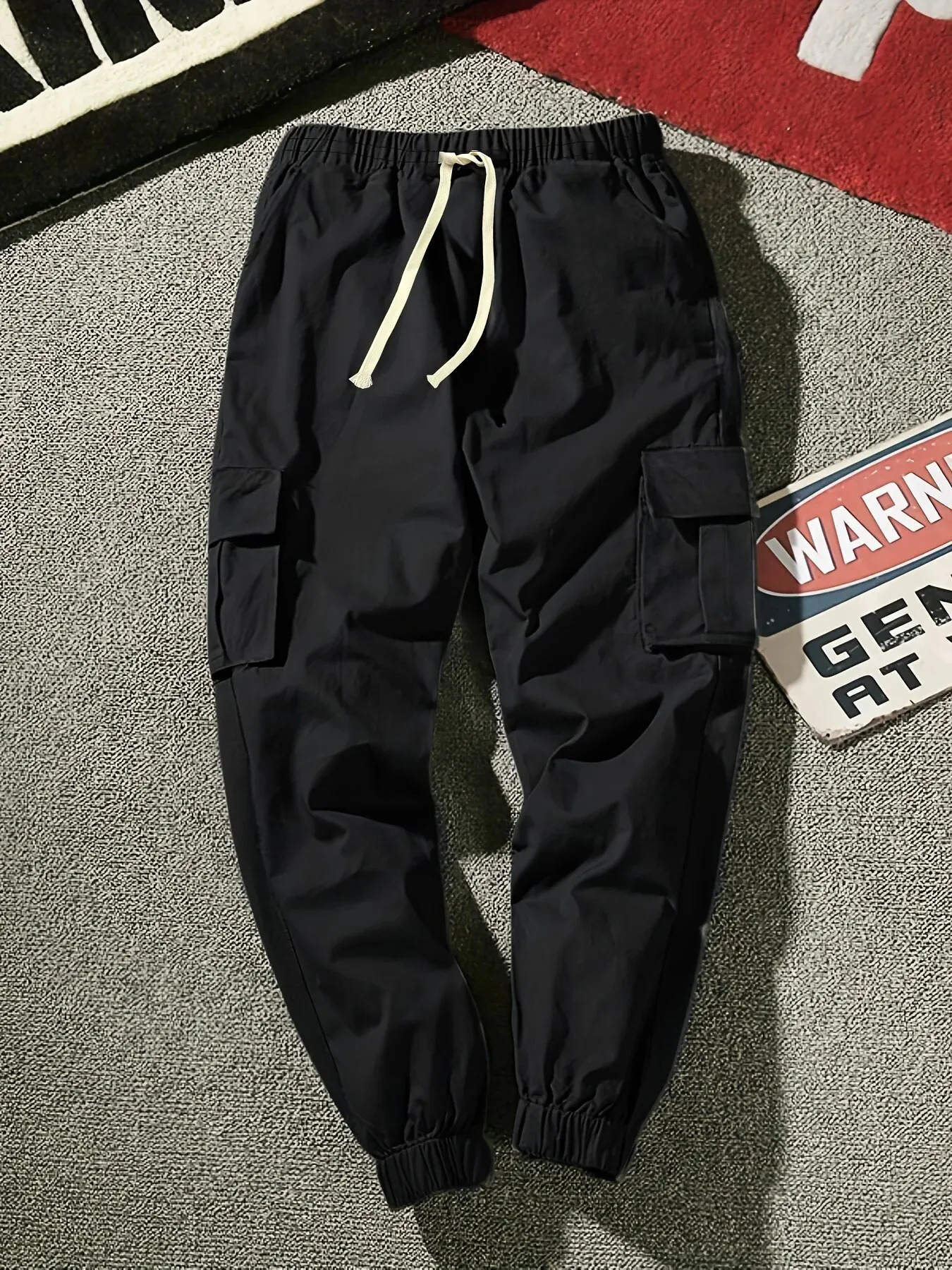 Fashionable solid cargo pants mens solid multi flap pocket pants loose casual outdoor pants mens work pants 241011