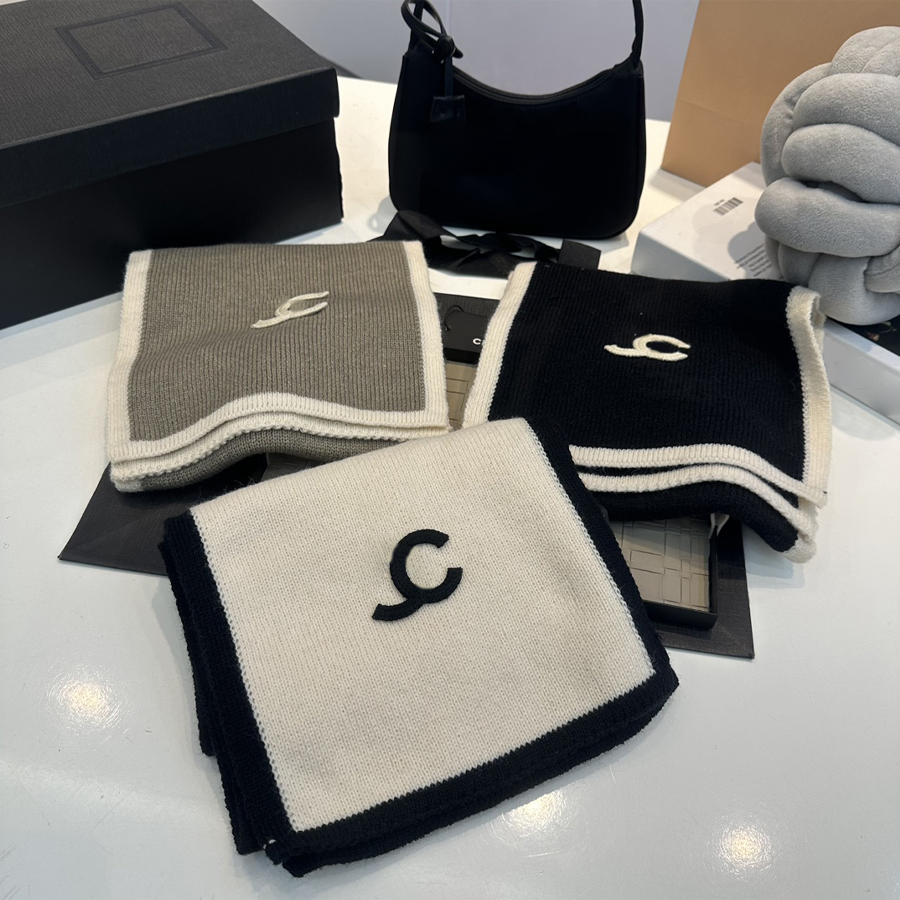 Designer Scarf Wome… - image