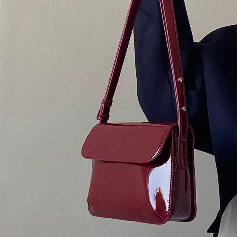 Luxury flip side bag retro patent leather shoulder bag womens solid color bottom bag red side bag womens handbag M241014