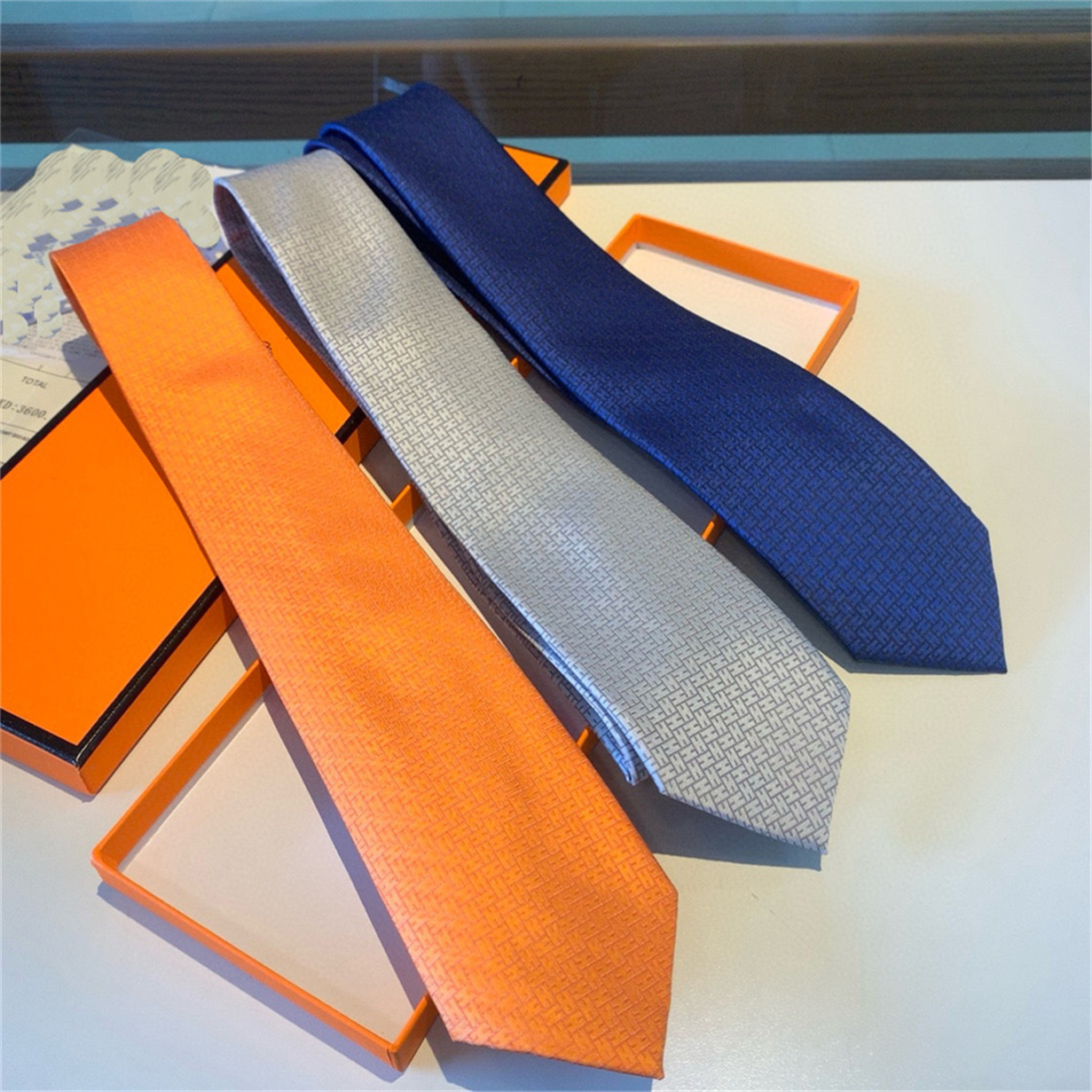 2024 Neck Ties Men's Tie Designer Tie Fashion Ties Silk Tie Business Tie Wedding Tie Premium Tie Luxury Tie with Box hvg11