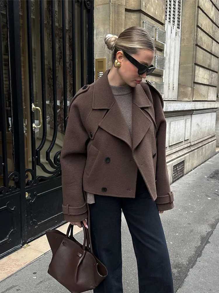 Retro brown double breasted short wool jacket for women elegant lapel long sleeved pocket cut jacket autumn fashion womens jacket W241015