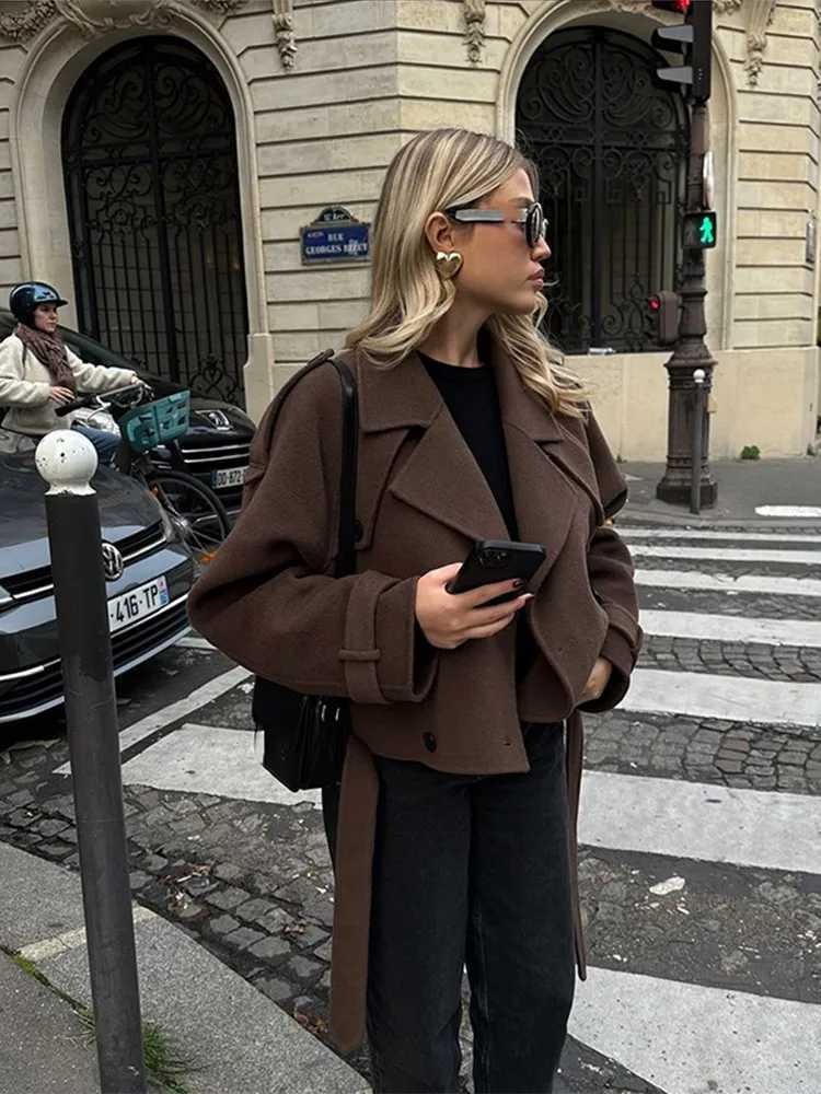 Retro brown double breasted short wool jacket for women elegant lapel long sleeved pocket cut jacket autumn fashion womens jacket W241015