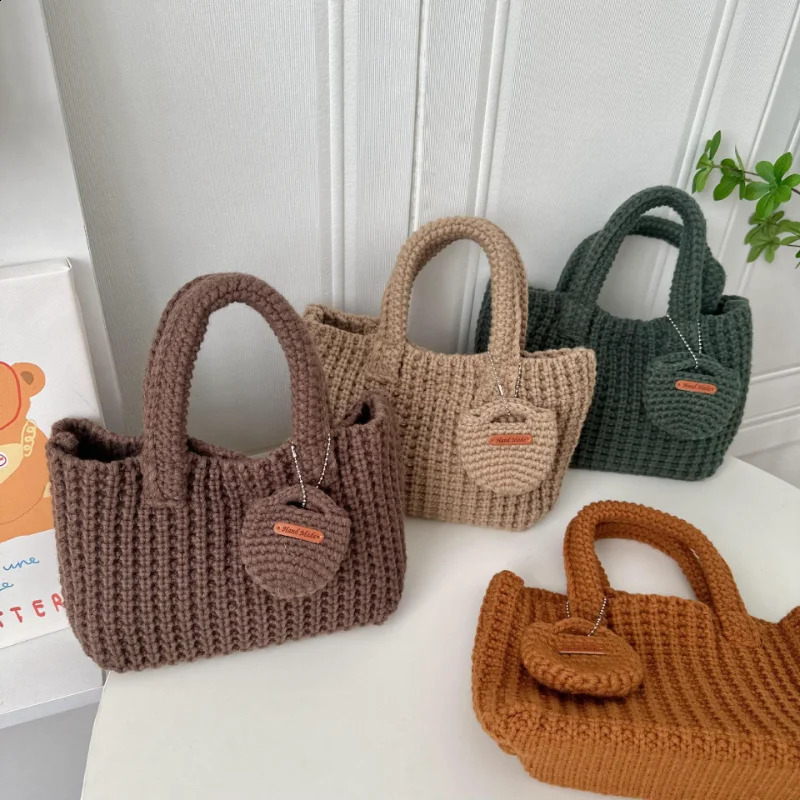 Woven bag solid color handmade crochet cute wool handbag for autumn and winter wearing mobile phone 241014