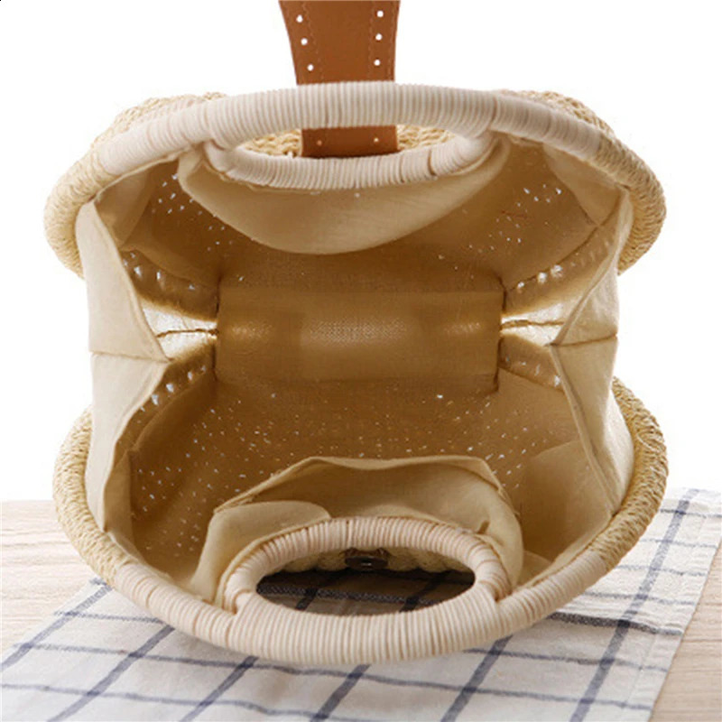 Holiday Shell Handbag Personalized and Cute Rattan Bag Casual Small Round Woven Womens Fashion Beach 241014
