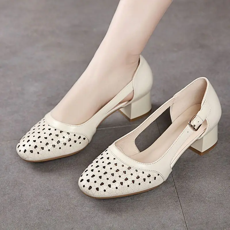Leather Sandals for Woman Thick Heel Summer 2024 with Medium Heels Beige Closed Footwear Women's Shoes Sandal Casual H Trend Vip