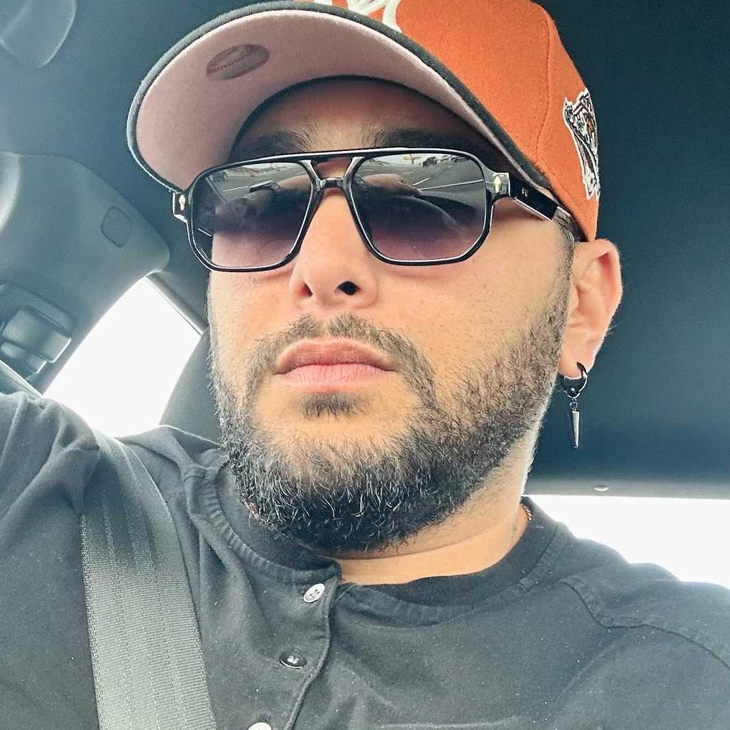 Retro Square Sunglasses for Men Classic Pilot Sunglasses for Men Fashion Brand Design Vacation Driving Shadows W241015