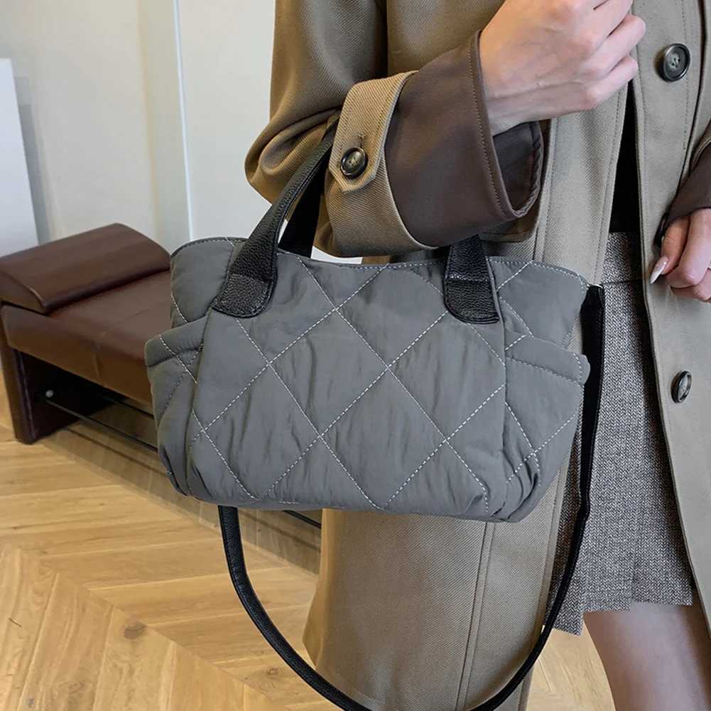 Ladies Quilted Fashion Shoulder Bag Large Capacity Casual Tote Handbag Adjustable Strap Padded Crossbody Purse Simple Satchel 241018