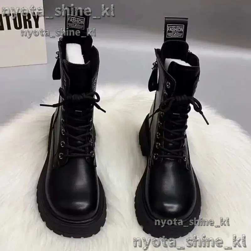 Designer SLX Winter British Style Womens Martin Black Retro Zipper Thick Bottom Joker High Quality Soft Leather Booties Platform Boot 688 241121
