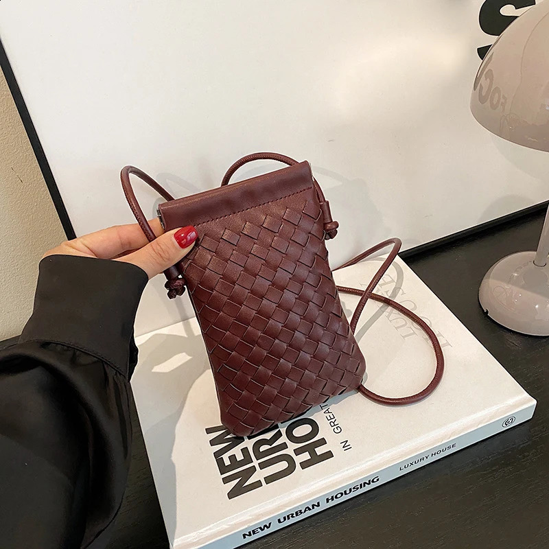 Fashionable retro phone bag with woven texture mini shoulder casual solid color storage cross body handbag 01SBMnxxbz 1cec
