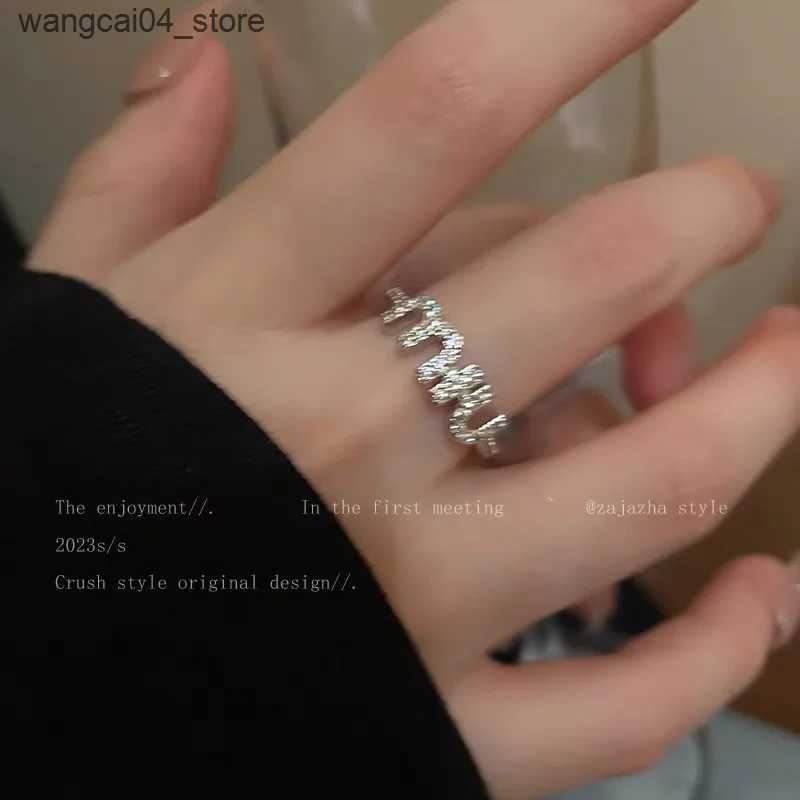 Couple Rings 2024 South Korean New Letter M Crystal Zircon Womens Adjustable Ring Gold Couple Ring Elegant Womens Daily Work Accessories L240910