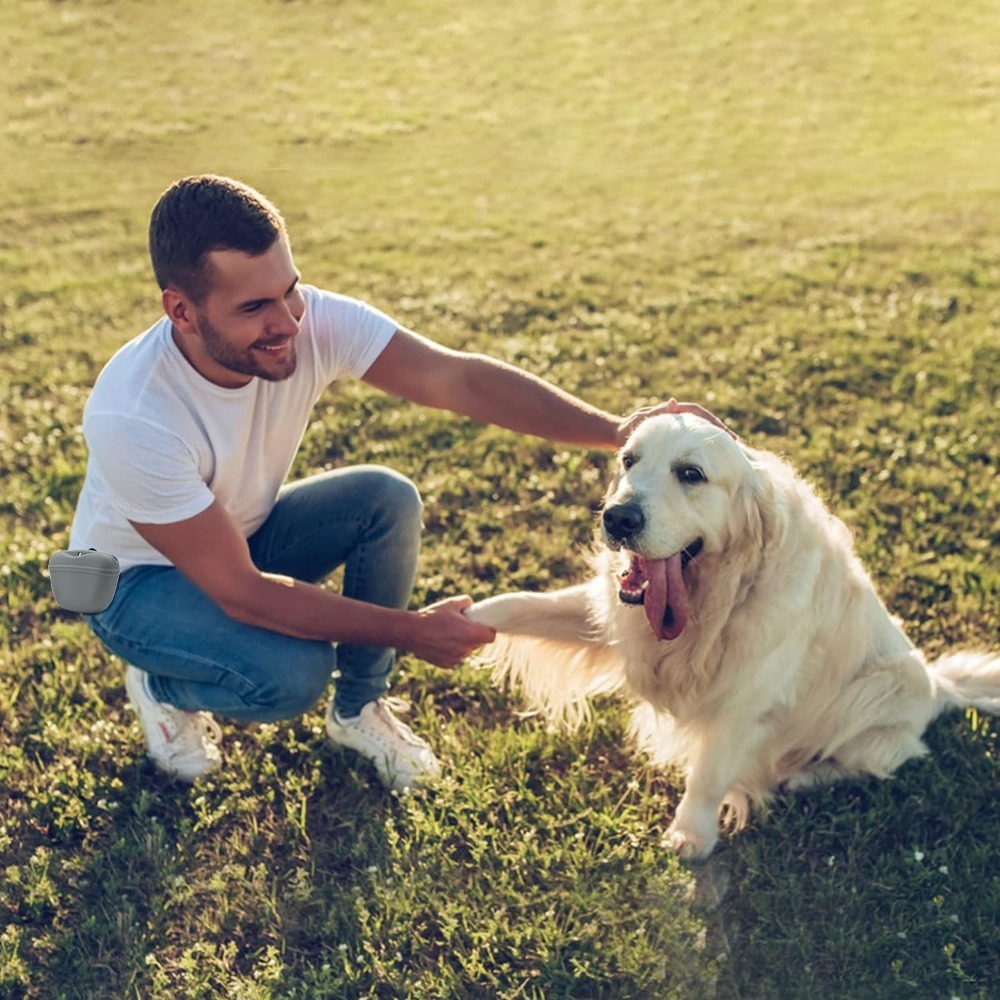 Silicone Dog Pouch Food Dispenser Portable Training Container Convenient Magnetic Buckle Closing and Waist Clip for Dog Walks
