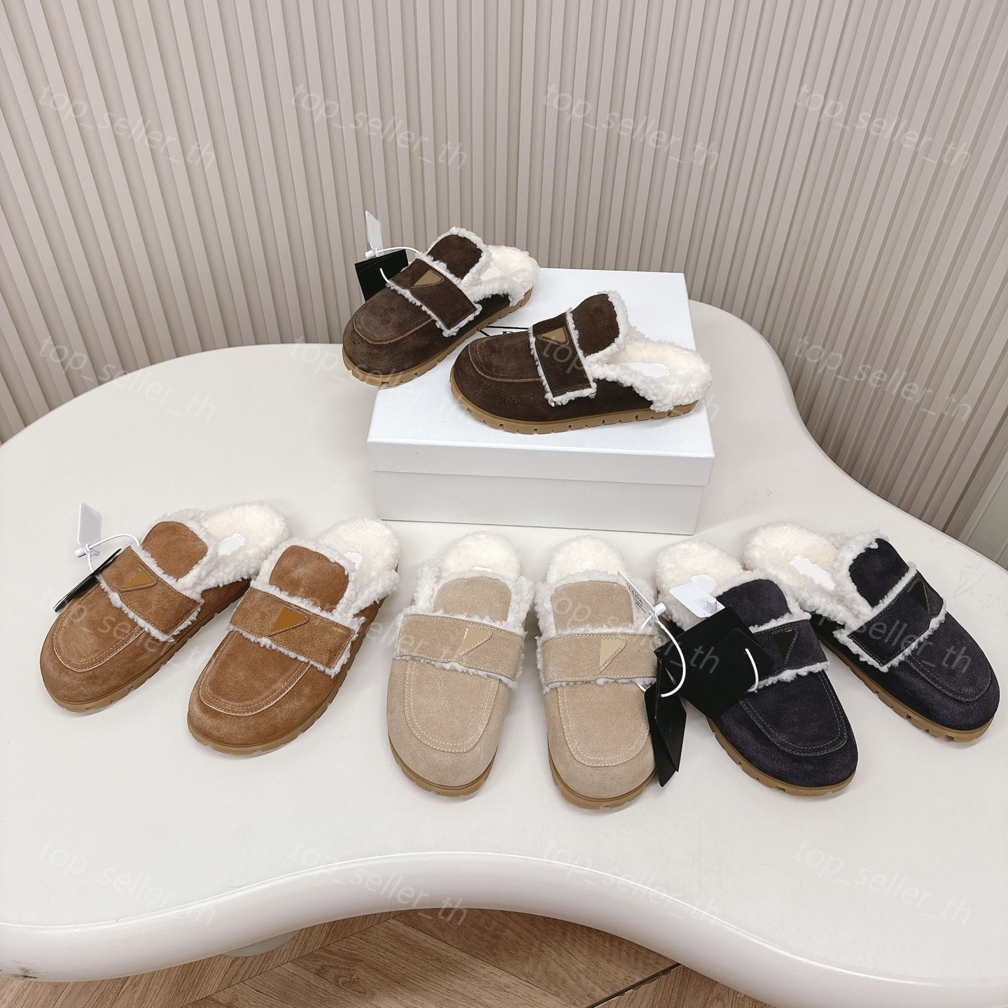 Suede Shearling Slippers Designer Women Slides Cosy Slipper Wool Sabots Open Back Loafers Mental Triangle Decor Winter Warm Shoes