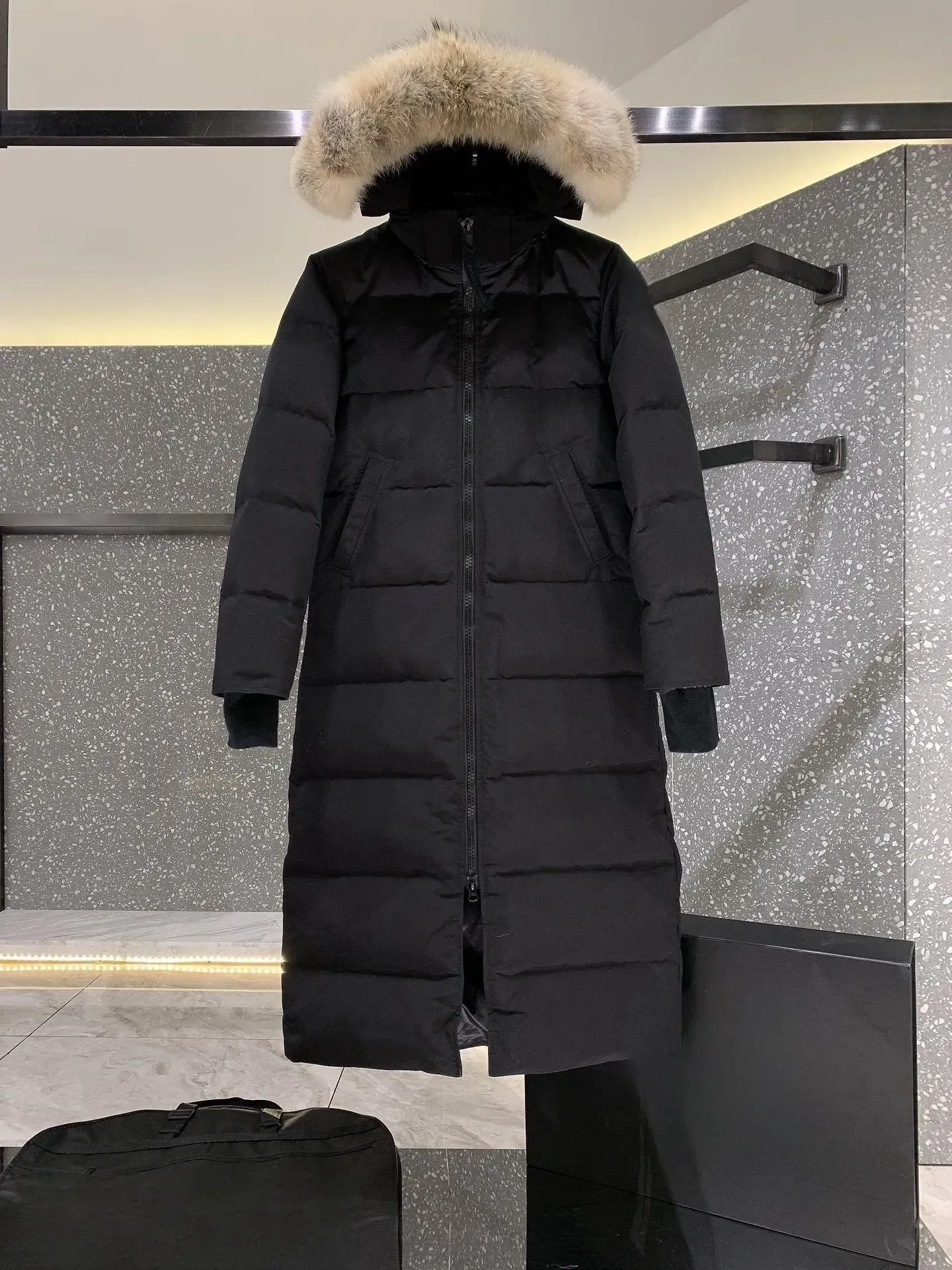 Style Famous Designer Luxury Canada Mystique Women Down Puffer Jackets Embroidery Letters Winter Jacket Hooded goosewomen Outdoor Long Clothing Coats