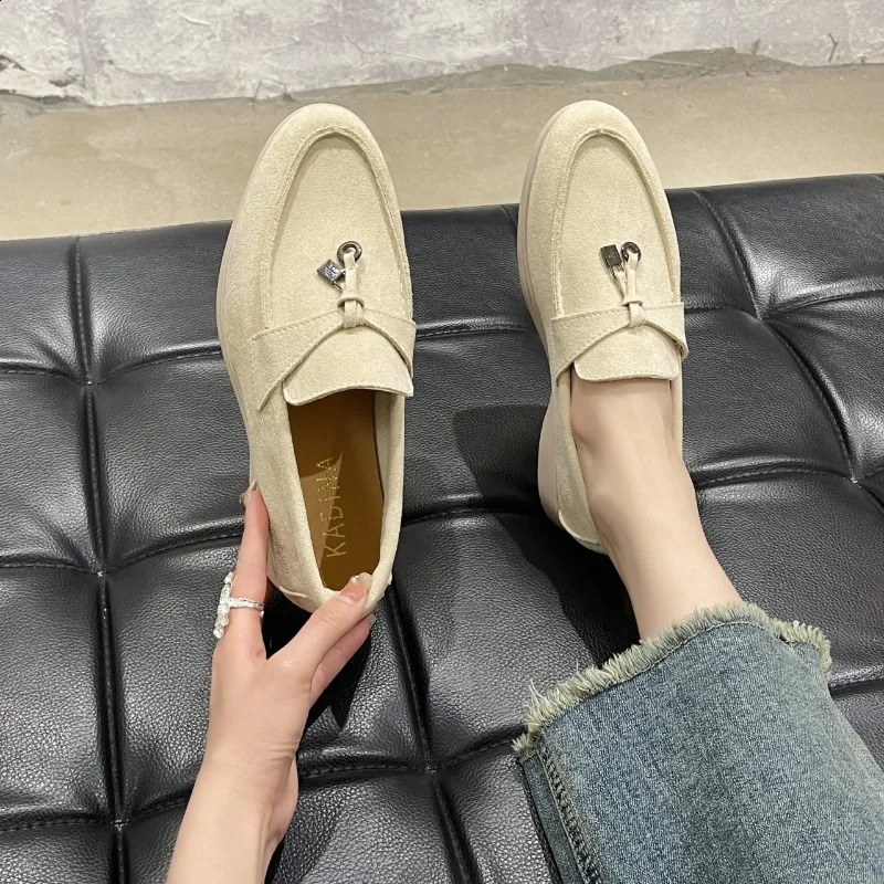 Womens flat sports casual shoes Spring and autumn thick soled suede loafers casual women walking non-slip womens casual shoes 241015