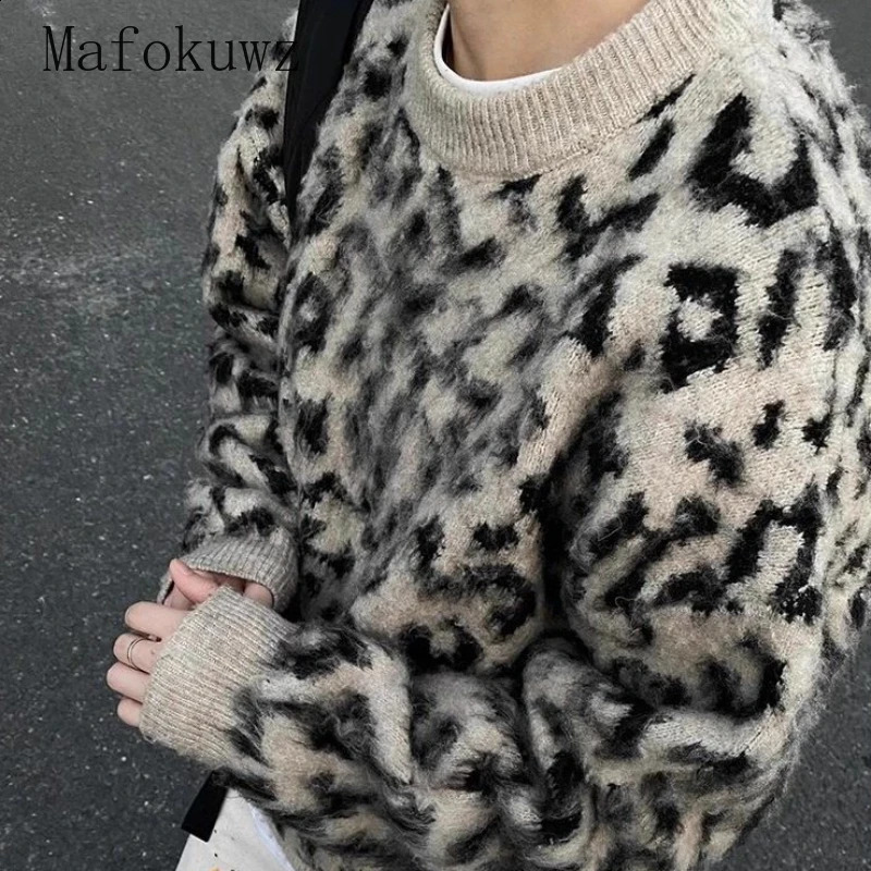 Retro leopard print sweater from the United States fashionable and warm O-neck loose casual street style floral mens top 241011