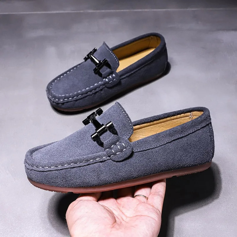 Fashionable childrens shoes slip on Loafers boys sports shoes soft sole breathable childrens Moccasin shoes baby and toddler shoes flat shoes 241008