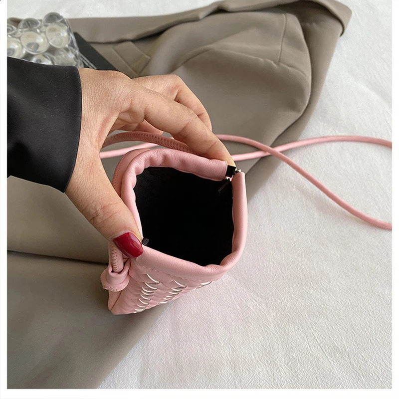 Fashionable retro phone bag with woven texture mini shoulder casual solid color storage cross body handbag 01SBMnxxbz 1cec