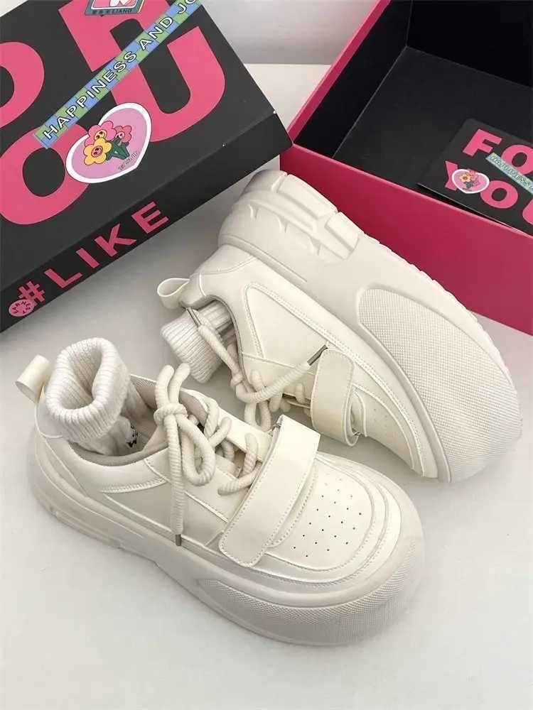 Platform Sports Shoes Womens Sneakers Tennis Female Casual Flats Vintage Kawaii Vulcanize Korean Fashion Footwear Spring SummerLX241015
