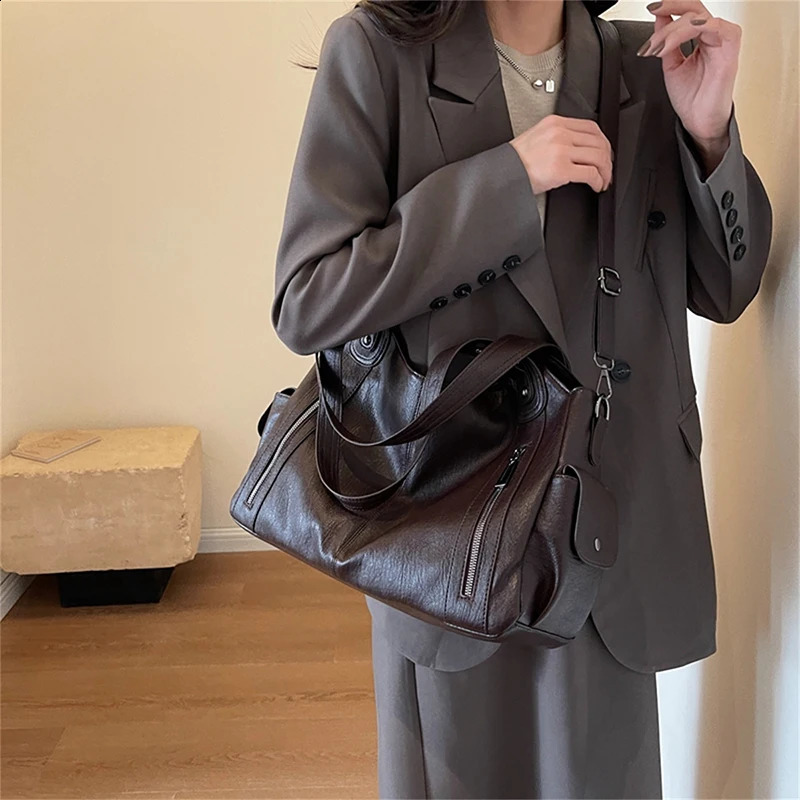 Large Capacity Soft Leather Womens Handbag Fashion Trend Women Shoulder Bag Simple Retro Female Travel Bags Sac 241011